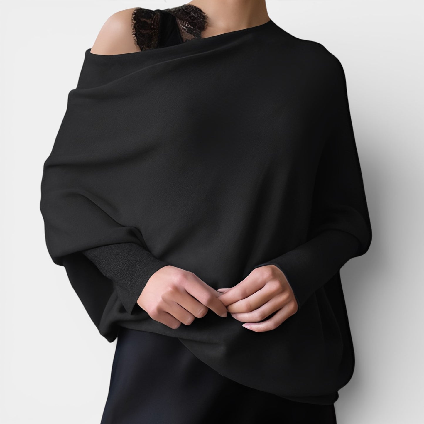 Gabriela – Volný svetr s asymetrickým výstřihem off-shoulder