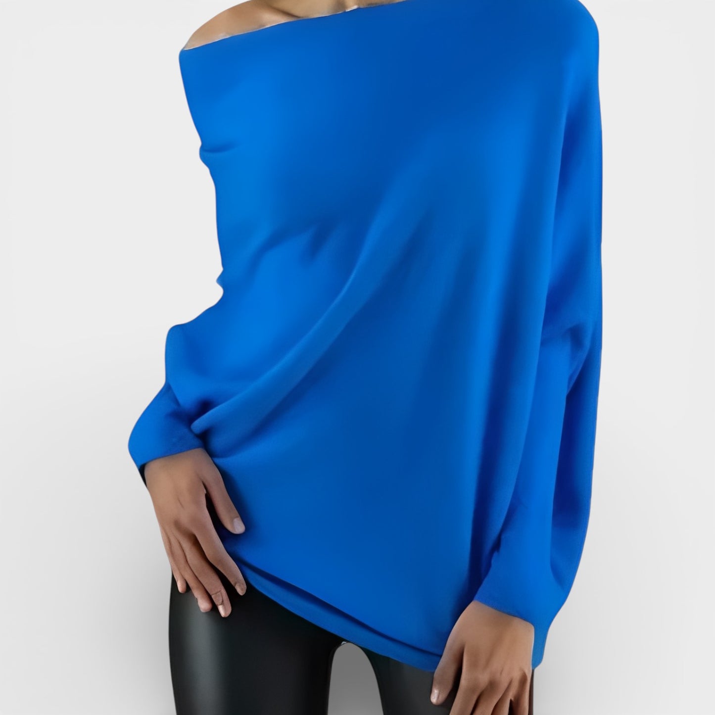 Gabriela – Volný svetr s asymetrickým výstřihem off-shoulder