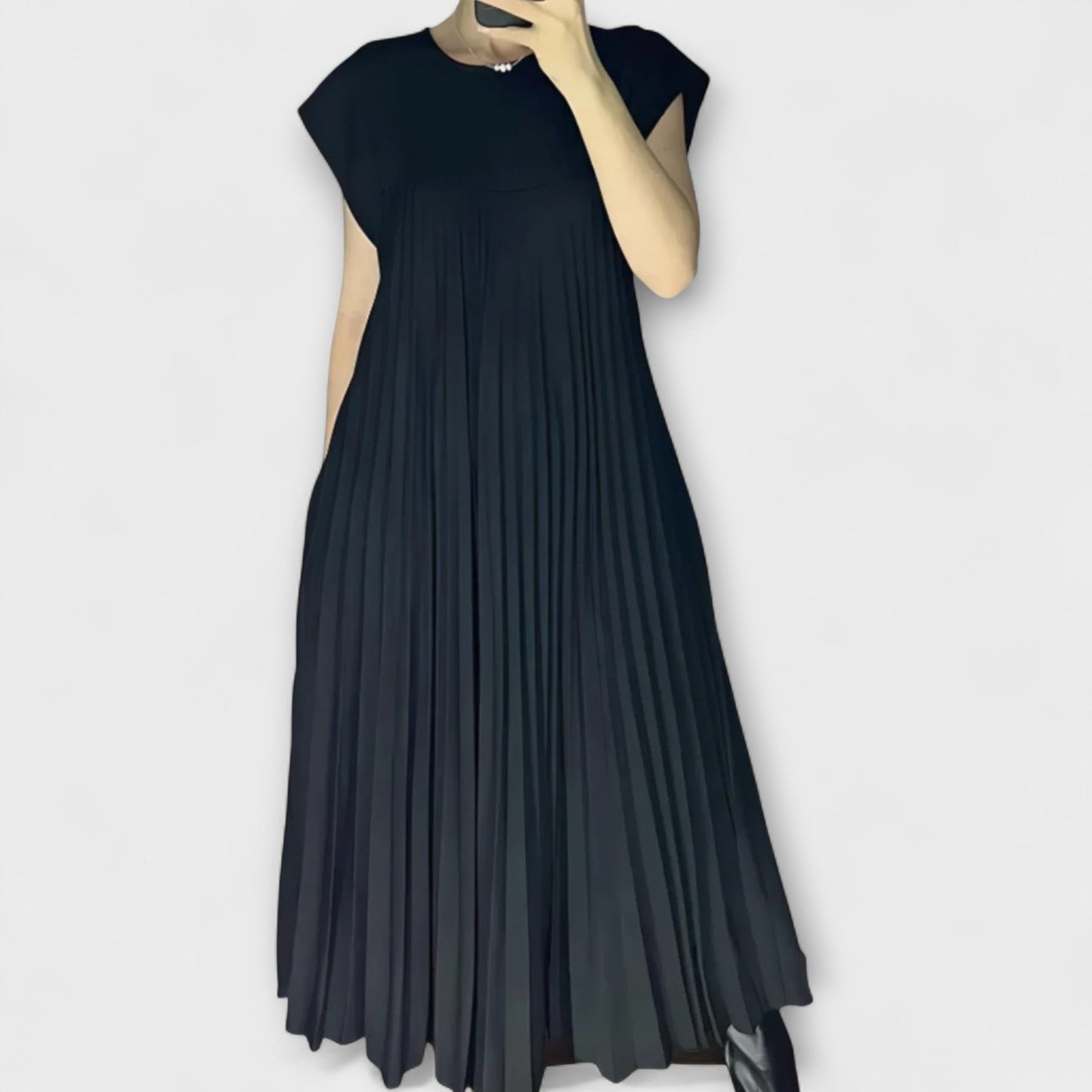 Zairelle – Elegantní Plisovaná Šaty